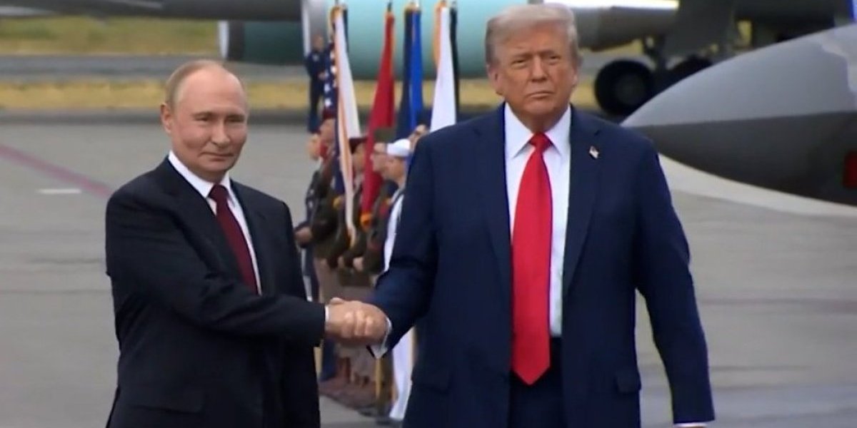 <p>Ahora en DF | La Casa Blanca confirma que no habrá una reunión pronto entre Donald Trump y Vladimir Putin</p>