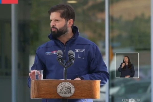 <p>Ahora en DF | Error en cuentas de la luz: Boric asegura que exigirá a eléctricas devolver “cada peso cobrado de más”</p>