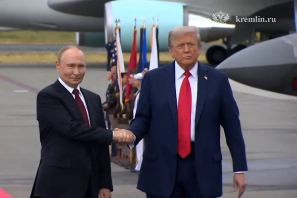 <p>Ahora en DF | La Casa Blanca confirma que no habrá una reunión pronto entre Donald Trump y Vladimir Putin</p>