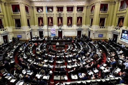 Quién gana las elecciones legislativas del domingo en Argentina, según las últimas encuestas