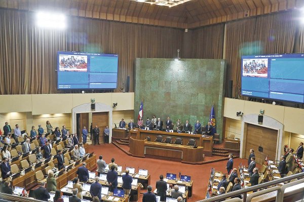 <p>Oposición finalmente logra unirse para presentar una acusación constitucional en contra del exministro Pardow</p>