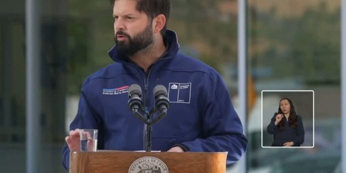 <p>Ahora en DF | Error en cuentas de la luz: Boric asegura que exigirá a eléctricas devolver “cada peso cobrado de más”</p>