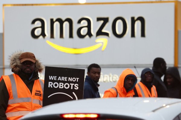 <p>Amazon evalúa reemplazar más de medio millón de puestos de trabajo por robots</p>