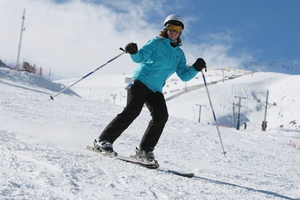 <p>Turistas brasileños y argentinos impulsaron temporada de los centros de esquí: el 40% de los extranjeros gasta más de US$ 600 diarios en la nieve</p>