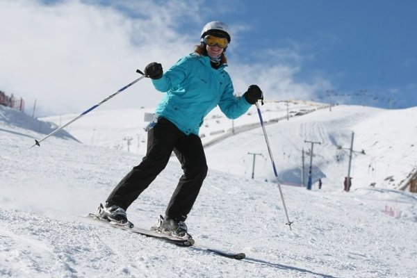 <p>Turistas brasileños y argentinos impulsaron temporada de los centros de esquí: el 40% de los extranjeros gasta más de US$ 600 diarios en la nieve</p>