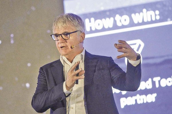 <p>El CEO de Entel, Antonio Büchi, en el Investor Day de la firma realizado este jueves.</p>