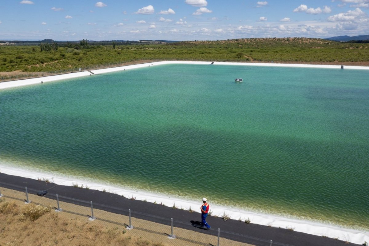 <p>Essbio inaugura tranque de más de 40 millones de litros y $ 2 mil millones de inversión en Ñuble, la mayor infraestructura de su tipo para la sanitaria</p>