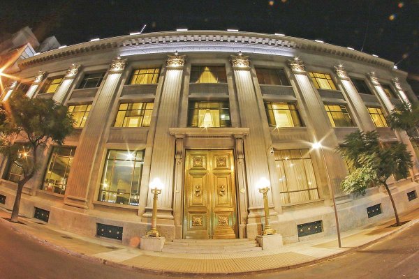 <p>Mercado sigue apostando a que el Banco Central mantendrá la tasa la próxima semana y expectativas de inflación a dos años superan el 3%</p>