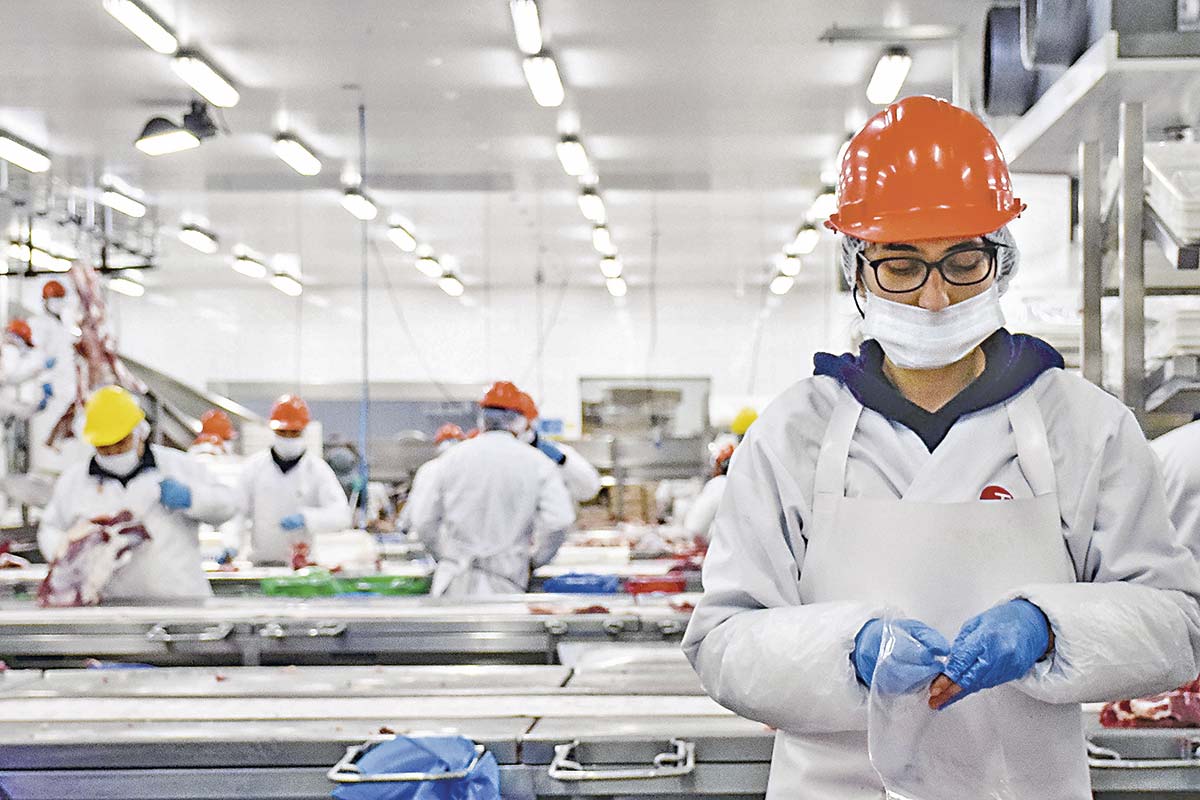 <p>Una alta rotación laboral persiste en el mercado local al partir el segundo semestre</p>