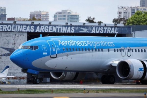 <p>Asamblea de pilotos de Aerolíneas Argentinas deja 60 vuelos y más de 7.000 pasajeros afectados</p>