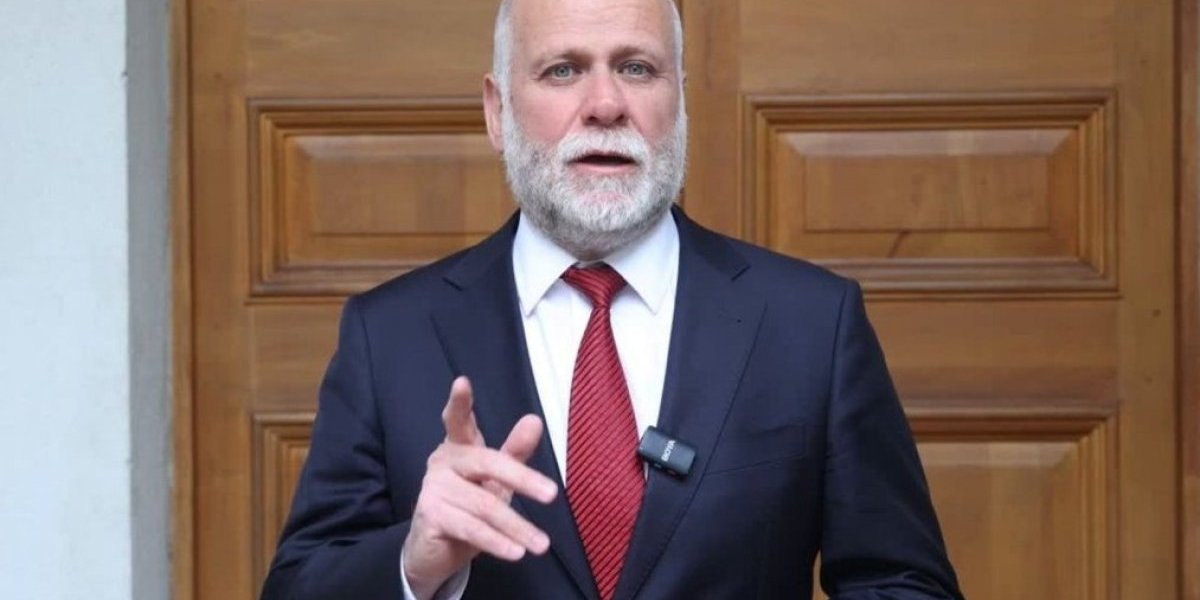 <p>Ahora en DF | Ministerio del Interior anuncia la llegada de 48 chilenos deportados desde EEUU</p>