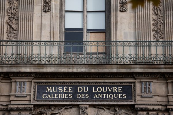 <p>Siempre hay un chileno… en el Louvre</p>