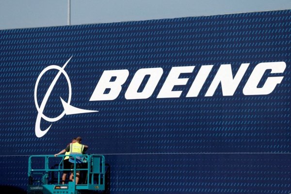 <p>Trabajadores rechazan la última oferta de Boeing tras casi tres meses de huelga</p>
