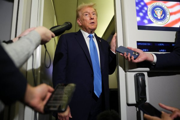 <p>Trump anuncia alza del 10% de los aranceles a Canadá por publicidad en final del béisbol</p>
