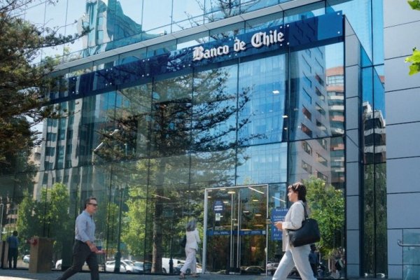 <p>Banco de Chile saca ventaja en competencia por capitalización bursátil, y amplia diferencia con Falabella</p>