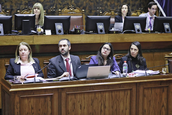 Contraloría da duro golpe al proyecto de Gobierno que cambia el CAE por nuevo sistema de financiamiento