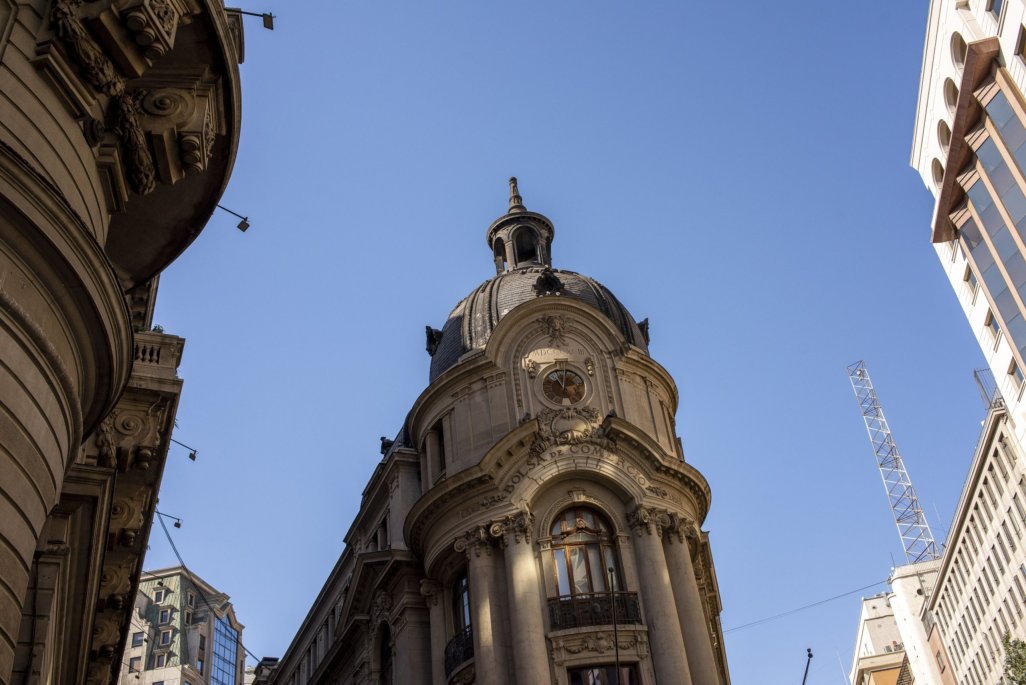 Bolsa chilena busca su récord número 50 del año con nuevos avances de acciones expuestas a Argentina