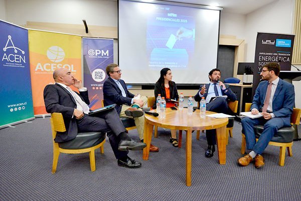 Representantes de candidatos presidenciales discuten errores tarifarios y sus propuestas para el sector energético