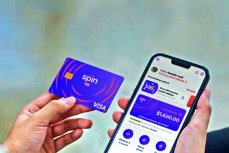 Mexicana Femsa retrasa un año la solicitud de licencia bancaria de OXXO