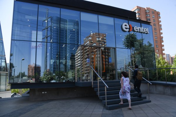 <p>Falla en un data center provoca intermitencias en redes de Entel y Subtel señala que se trata de "una degradación masiva de servicios"</p>