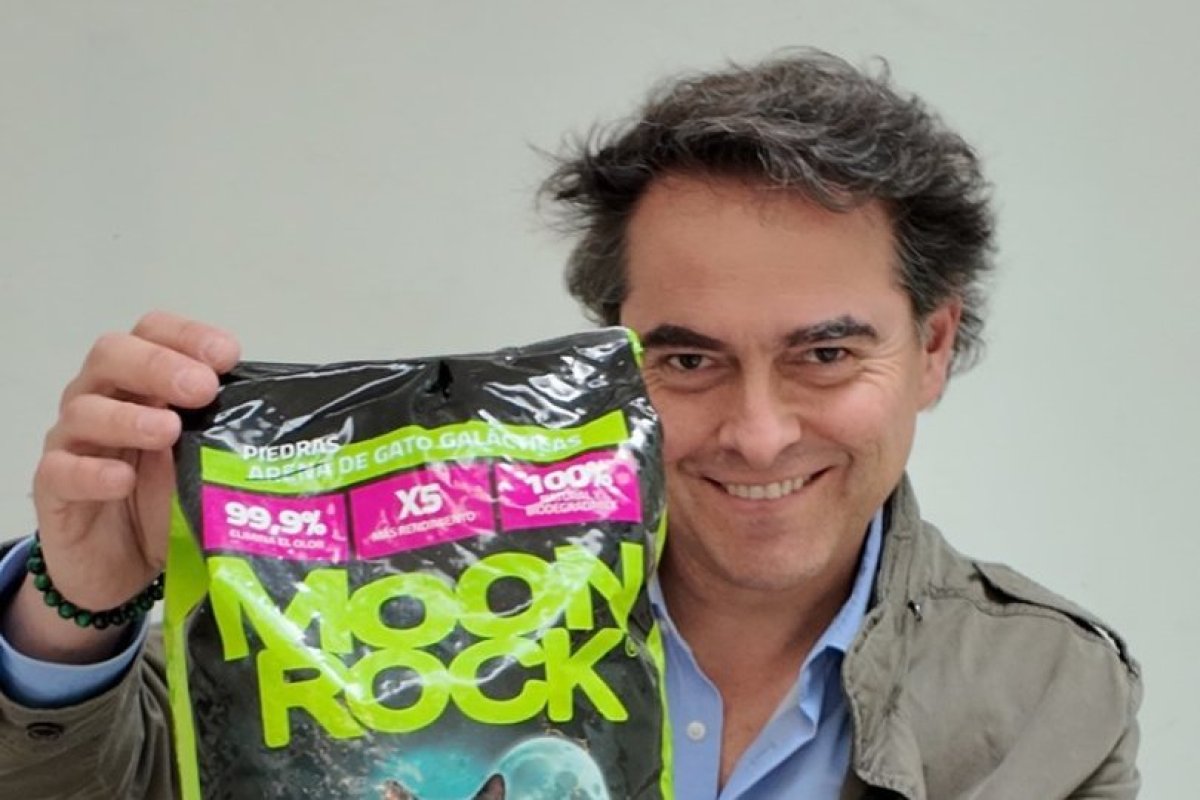 <p>El nuevo negocio de Lindorfo: se asocia con marca de arena de gatos</p>