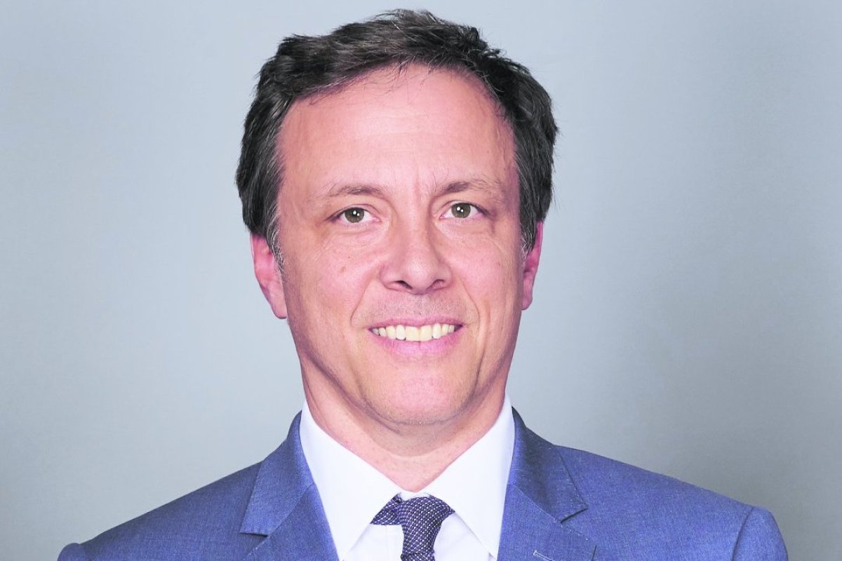 <p>Surfer, compañero de curso de ME-O y gestor de Dominga: la historia y redes de Andrés Trivelli, el sucesor de Fernando Larraín al mando de LV</p>