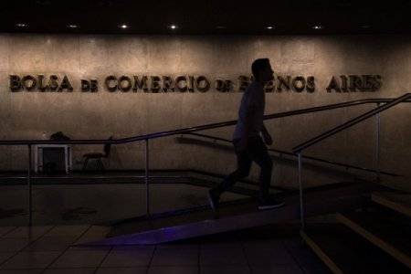 Bolsa de Argentina rumbo al mejor mes en su historia: habría subido 52% en dólares impulsado por el resultado legislativo