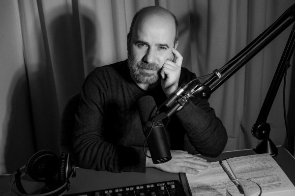 <p>Los infelices de Javier Peña aterrizan en Chile</p>