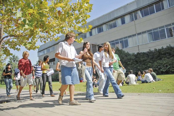 Informe advierte que el CAE y la gratuidad le costarán al Fisco US$ 21.200 millones por sobre lo proyectado al 2030