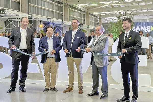 <p>José Antonio Errandonea, gerente general de Jedimar Corp; Rafael Diez, director de grupo Jedimar; Mauricio Parot, gerente general de Samex y Jesús Diez, presidente de grupo Jedimar. </p>