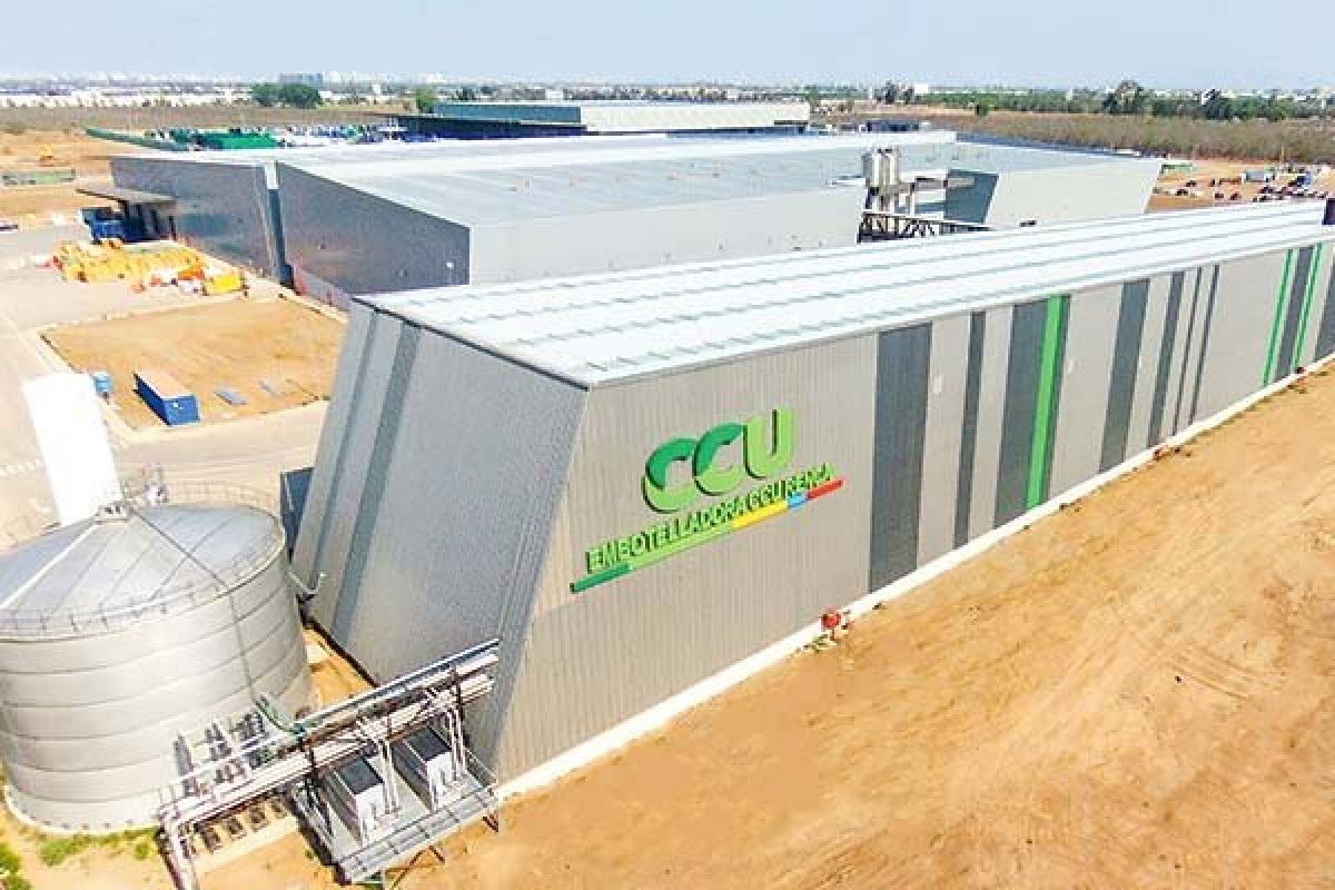 <p>Utilidad de CCU cae 48% en el tercer trimestre: firma reveló escenario de bajo dinamismo en Chile</p>