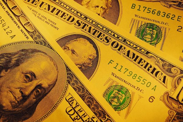 <p>Dólar cae levemente al inicio de la tarde, tras una jornada alcista y pese a datos más sólidos de lo esperado en EEUU</p>