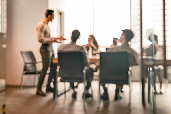 <p>Informe del Banco Central: empresas informan una “leve mejora” en su desempeño y repuntan sus perspectivas para el 2026</p>