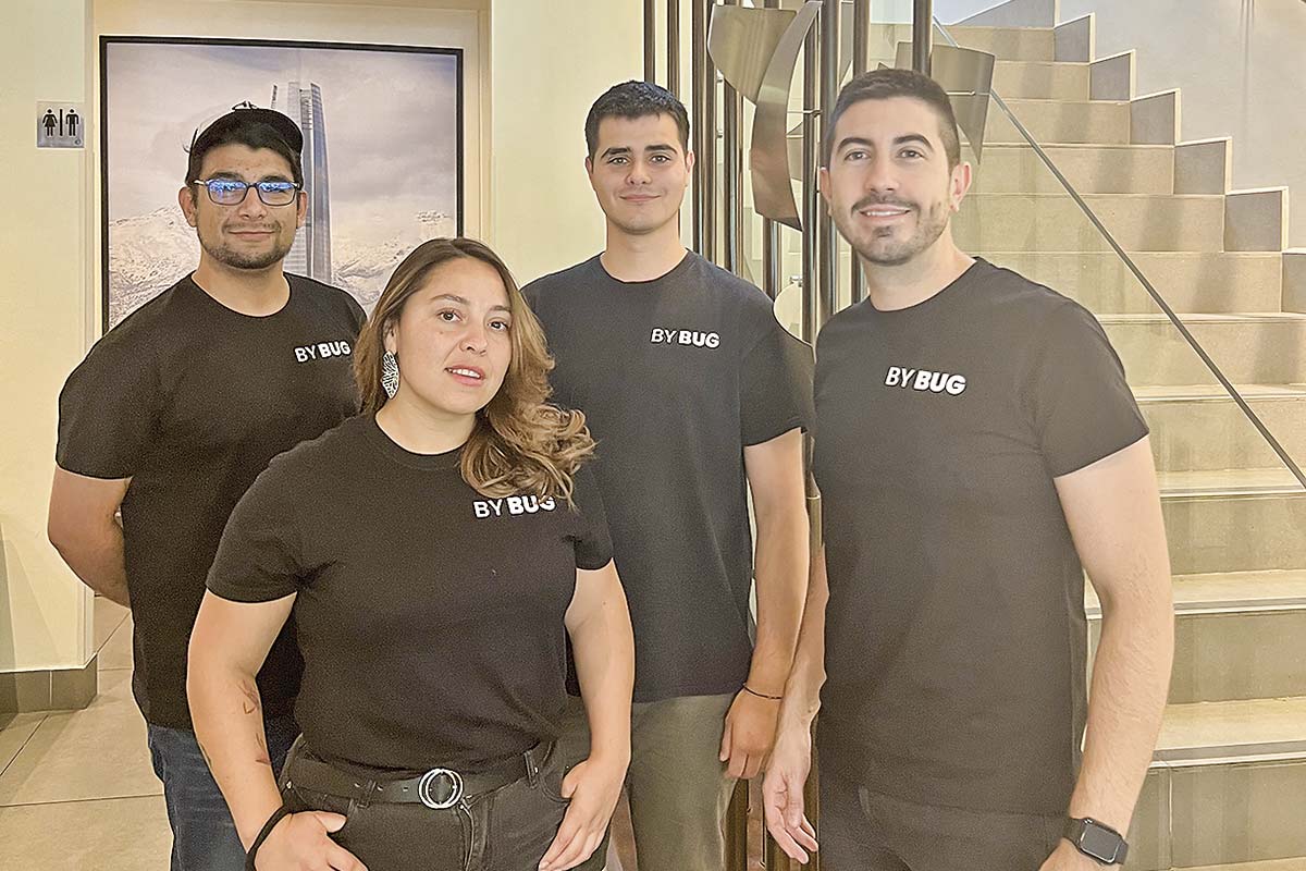 <p>De izq. a der.: Daniel Troncoso, Rocío Espinosa, José del Solar y Gerardo Bluske, de ByBug.</p>