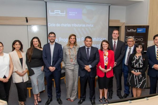 <p>Contribuciones, impuesto corporativo y facilidades a personas: las primeras medidas tributarias que alistan los candidatos a La Moneda</p>