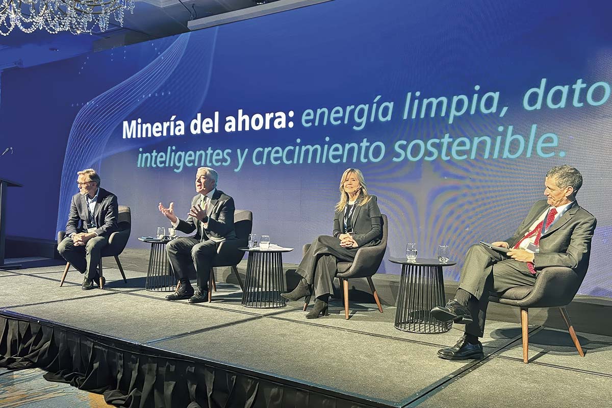 <p>A “estar orgullosos de ser mineros” y “dejar la timidez”: la arenga de altos ejecutivos al mundo del cobre chileno</p>