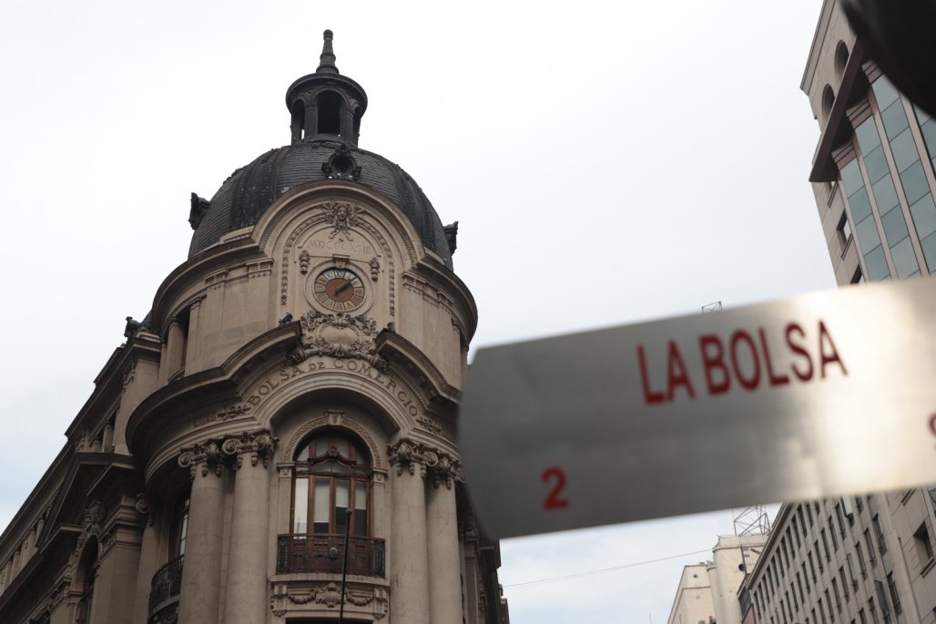 Bolsa chilena sigue al alza y el IPSA busca 9.500 puntos en primeros negocios frente a posible nuevo recorte de tasa en EEUU