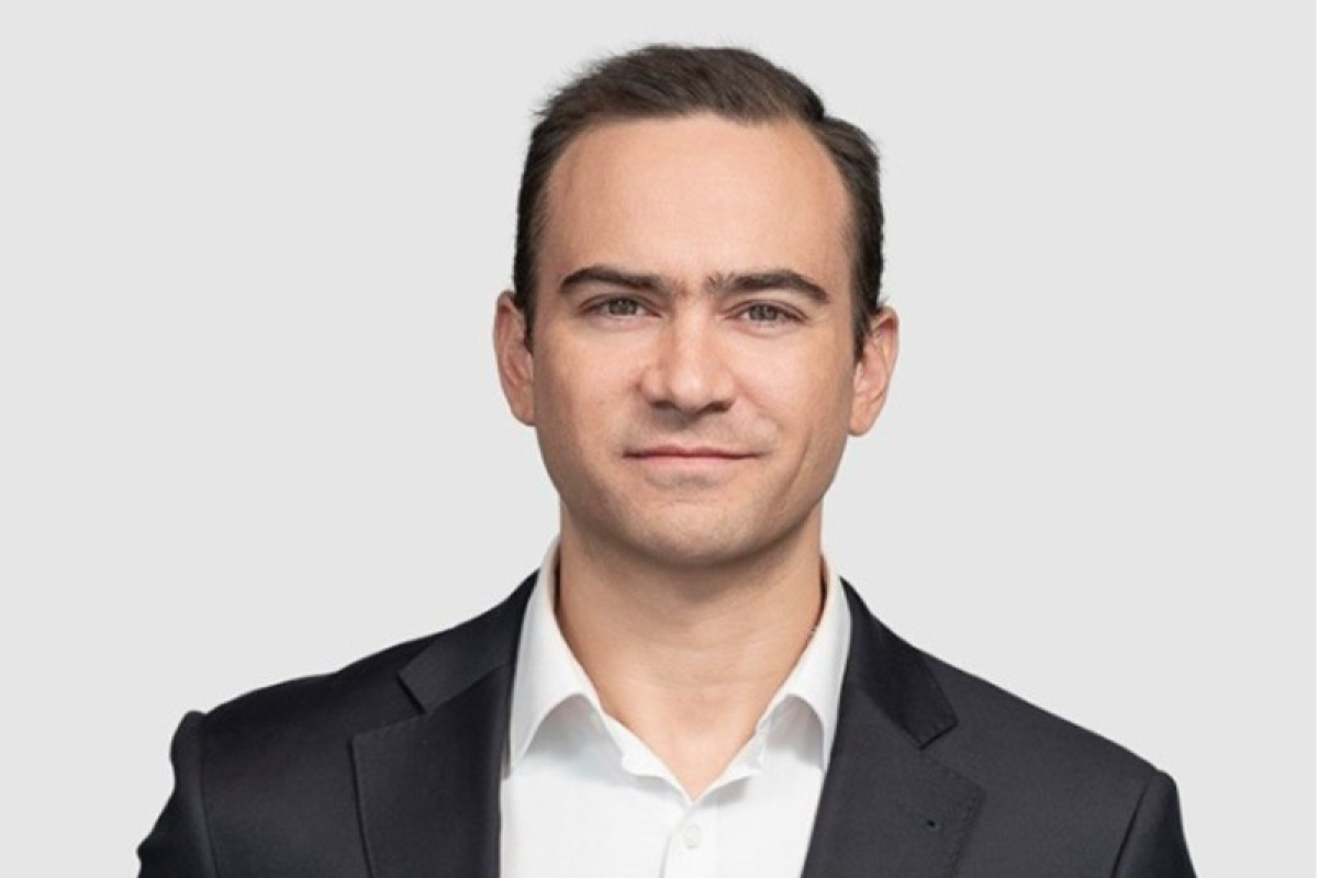 <p>BlackRock mueve la grúa en el mercado chileno y ficha a exdirector de distribución de Toesca</p>