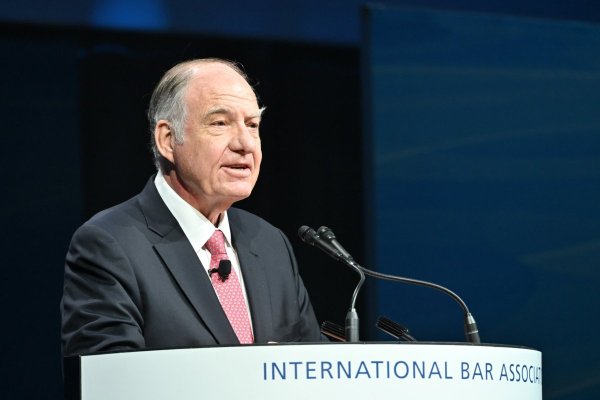 Jaime Carey encabeza inauguración de la IBA en Canadá