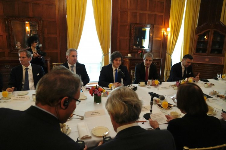 <p>Milei se reunió con empresarios en Nueva York y expuso su programa económico en Argentina</p>