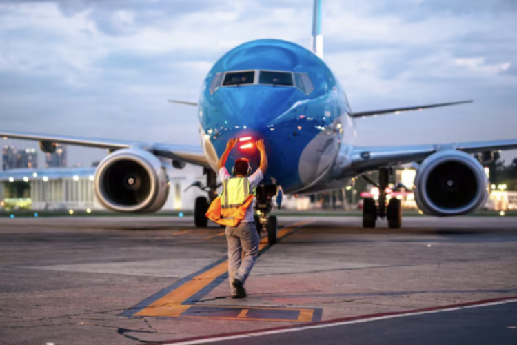 <p>Crece la tensión entre Aerolíneas Argentinas y los sindicatos: gremios adelantan mayores medidas ante el rechazo de oferta paritaria</p>