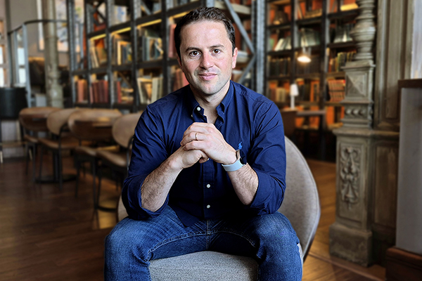 El CEO de Simpletech, Matías Michelis, observa que Chile ha avanzado de manera sostenida en la adopción de IA conversacional, impulsado por su madurez digital y una cultura empresarial orientada a resultados.