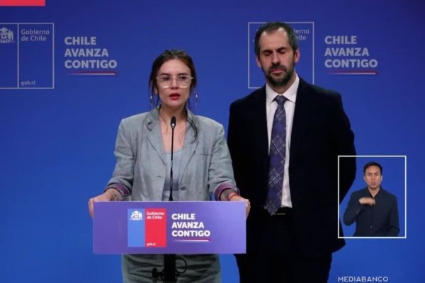 <p>Ahora en DF | Vallejo por cifras económicas: "No es posible que algunos insistan en que Chile se cae a pedazos"</p>