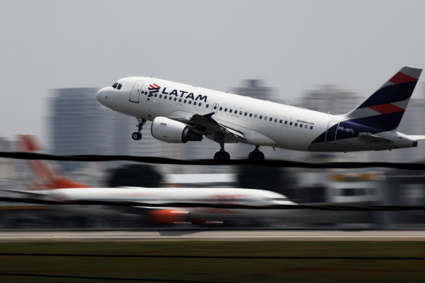 <p>Pilotos de Latam iniciarán huelga esta medianoche: acusan que empresa se negó a extender negociaciones ante la DT</p>