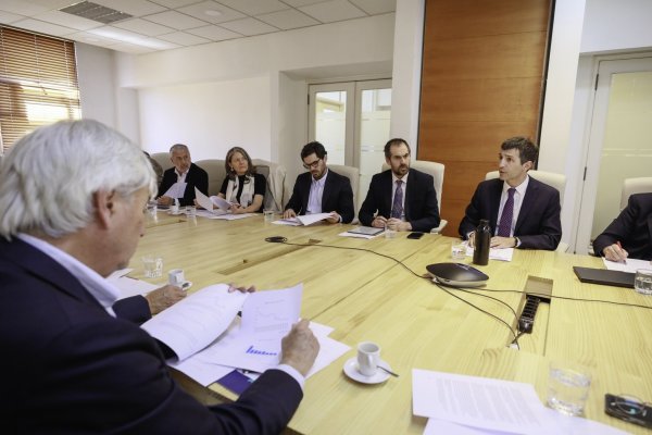 <p>El ministro de Hacienda, Nicolás Grau, se reunió con los nuevos miembros de la instancia.</p>