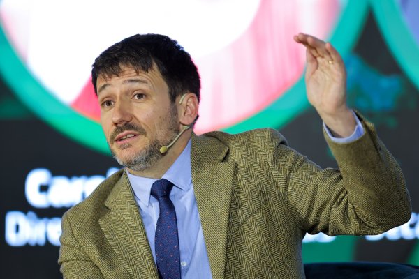 <p>Defensa de Pardow entrega descargos y alega que acusación desconoce atribuciones reales del Ministerio de Energía</p>