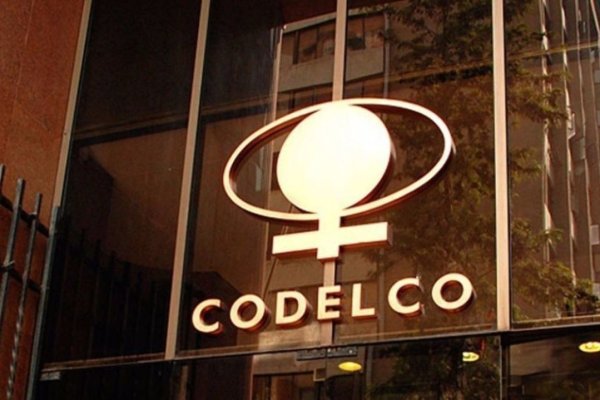 <p>Fitch alerta que alto endeudamiento de Codelco pesa en un "débil" perfil crediticio: cuprera paga al año US$ 1.200 millones en intereses</p>
