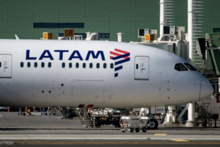 Huelga de pilotos obliga a Latam Airlines a suspender 173 vuelos con afectación a 20 mil pasajeros en Chile