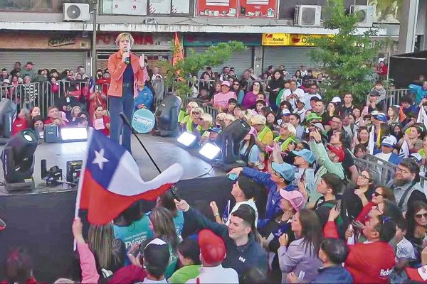 <p>Este miércoles Evelyn Matthei lideró cierre de campaña en Concepción.</p>