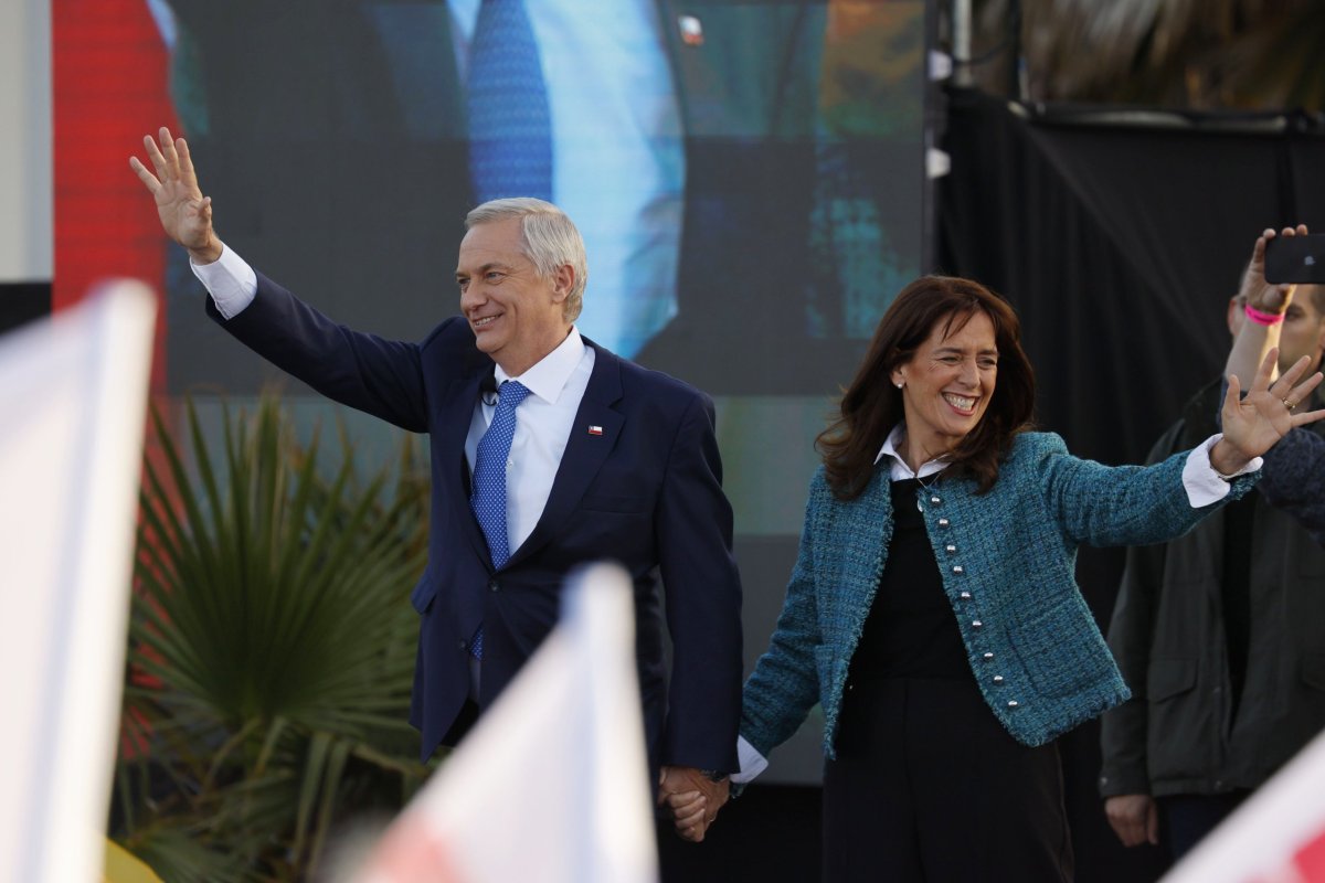 <p>Guitarreo, clases de alemán y el queque familiar: Pía Adriasola, la “ministra del interior” de JAK</p>